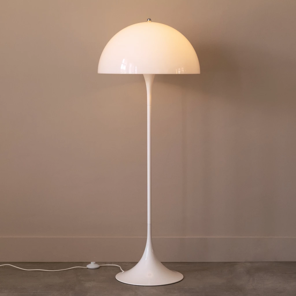Louis Poulsen Stehlampe Panthella Acryl Opalweiß