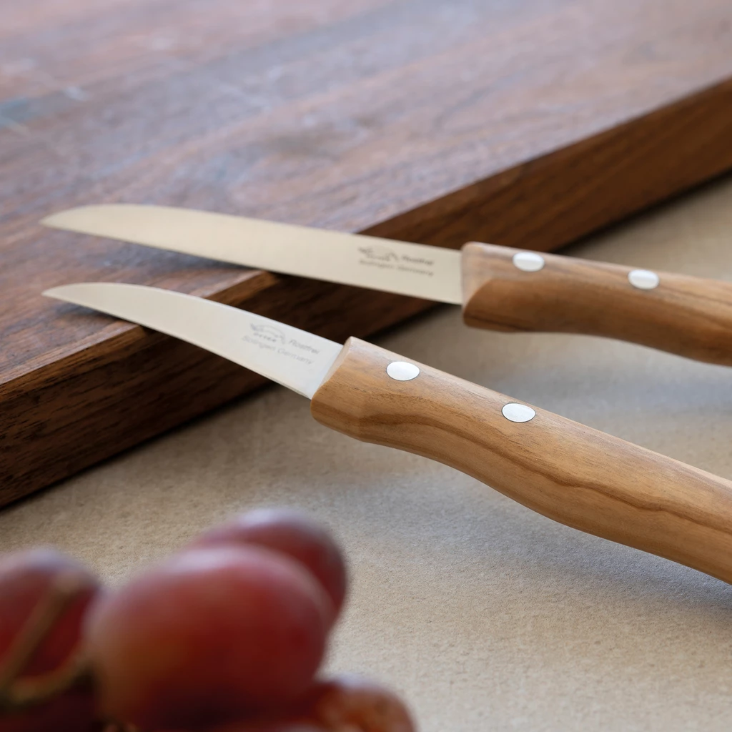 Omas Küchenmesser von Otter mit Olivenholzgriffen