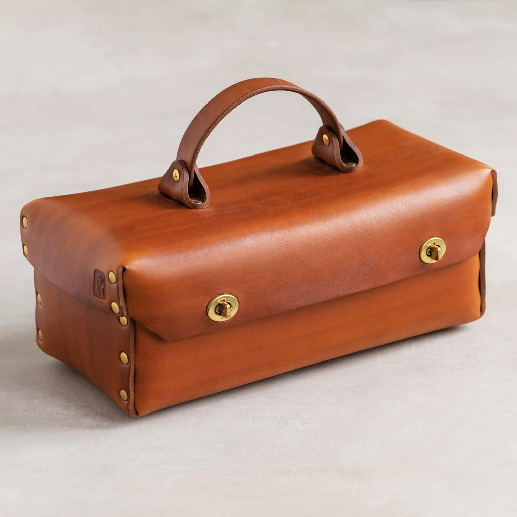 Werkzeug- und Schuhputztasche aus Leder