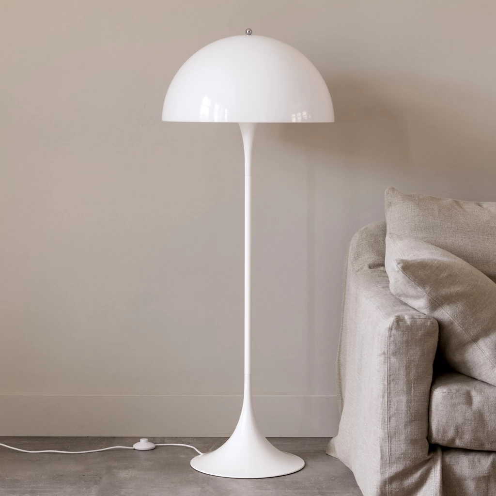 Louis Poulsen Stehlampe Panthella Acryl Opalweiß