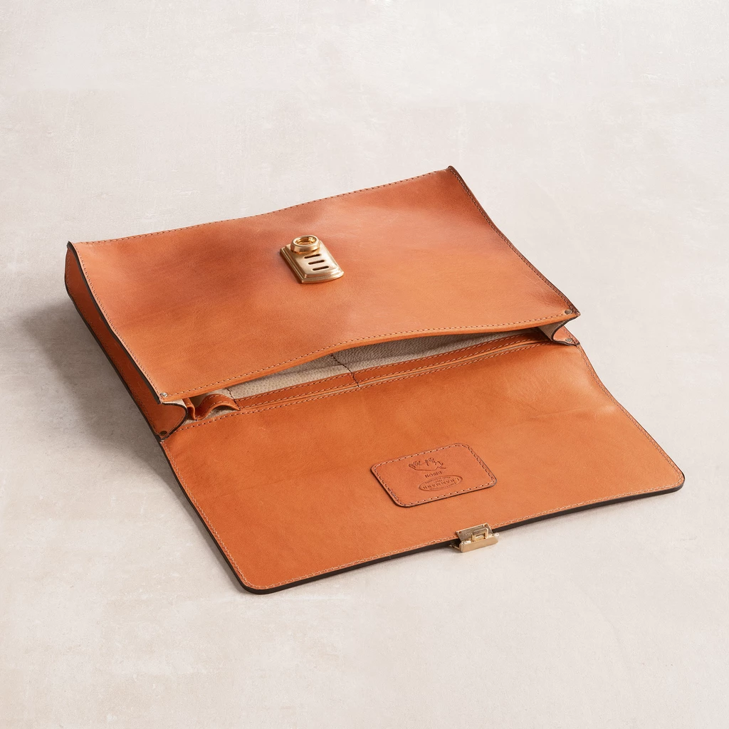 Hammann Underarm Document Case aus Stierleder Cognac