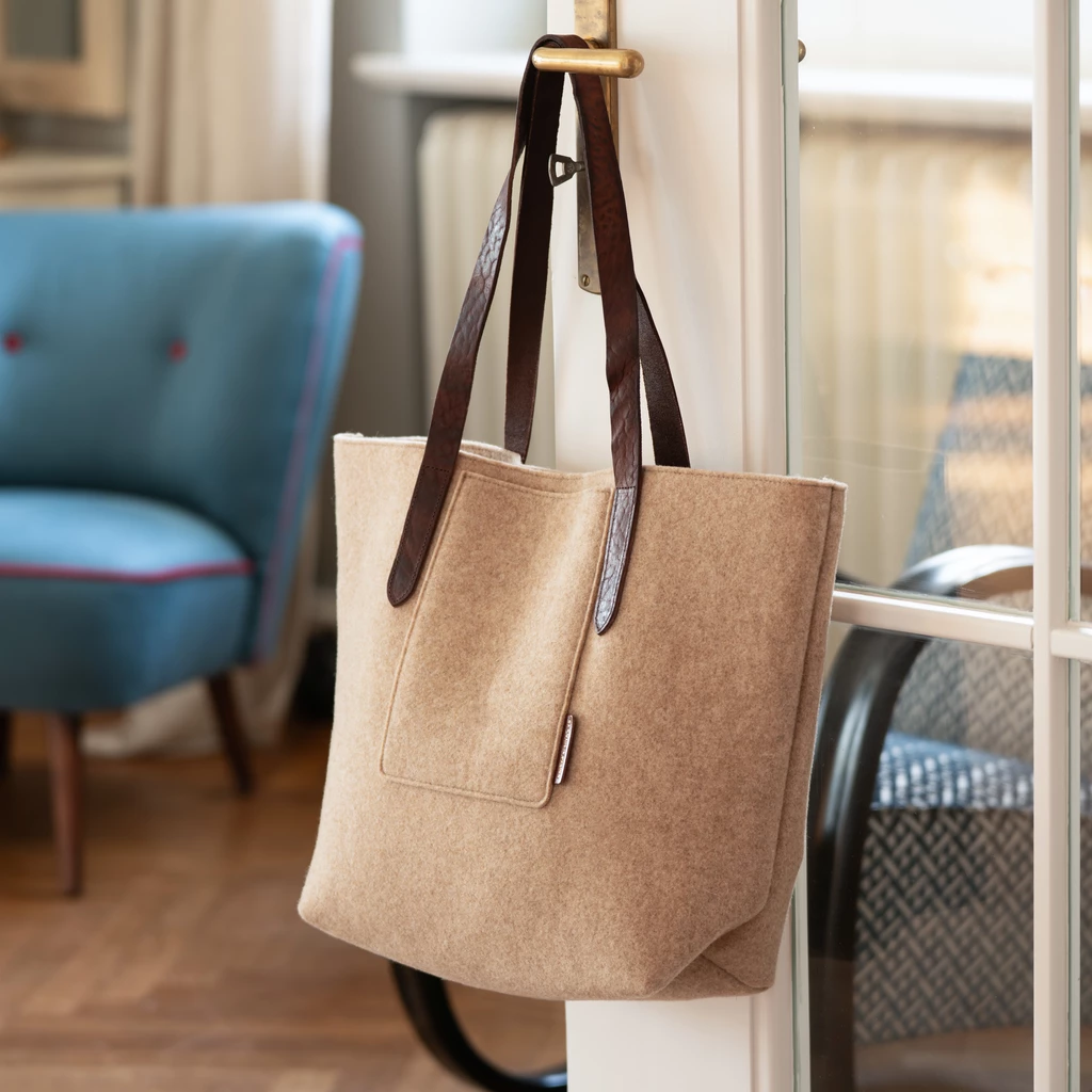 P.A.P. Sweden Handtasche aus Filz
