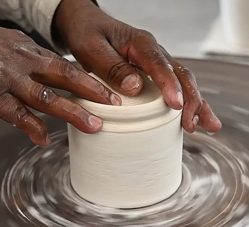 TQ_Shopseite_Content_Neerja_Blue_Pottery_1 TQ_Shopseite_Content_Neerja_Blue_Pottery_1