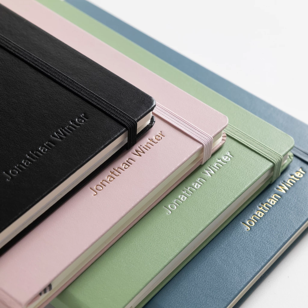 Leuchtturm1917 Notizbuch A4+ Master Slim Dotted Schwarz