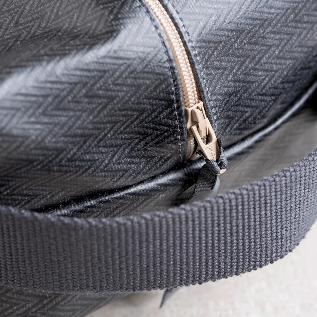 Waschzeugtasche Chevron von Artiga Klein Schwarz