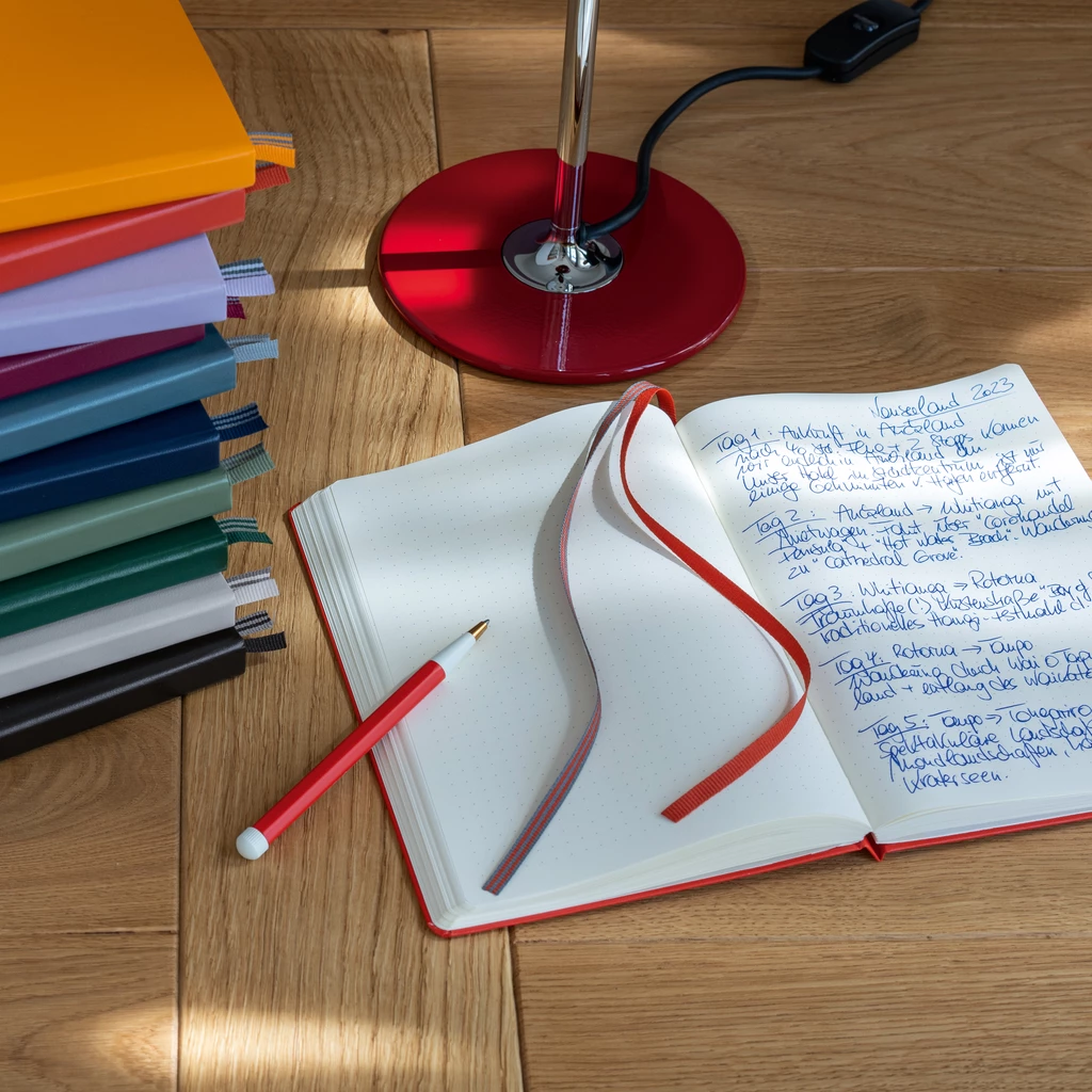 Leuchtturm1917 Notizbuch A4+ Master Slim Dotted Schwarz