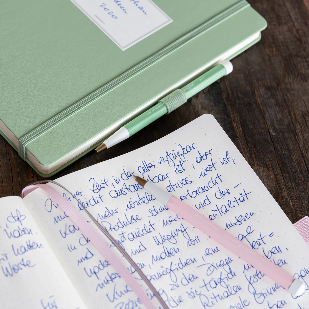 Leuchtturm1917 Notizbuch A4+ Master Slim Dotted Schwarz