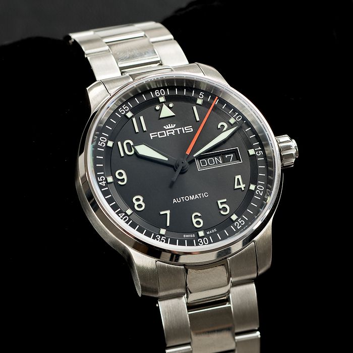 Fortis Flieger Professional Armbanduhr mit Metallarmband